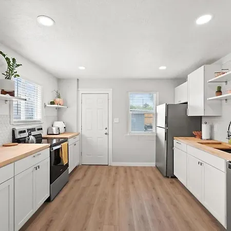 Central Slc Getaway Near Airport, Mountains & Attractions